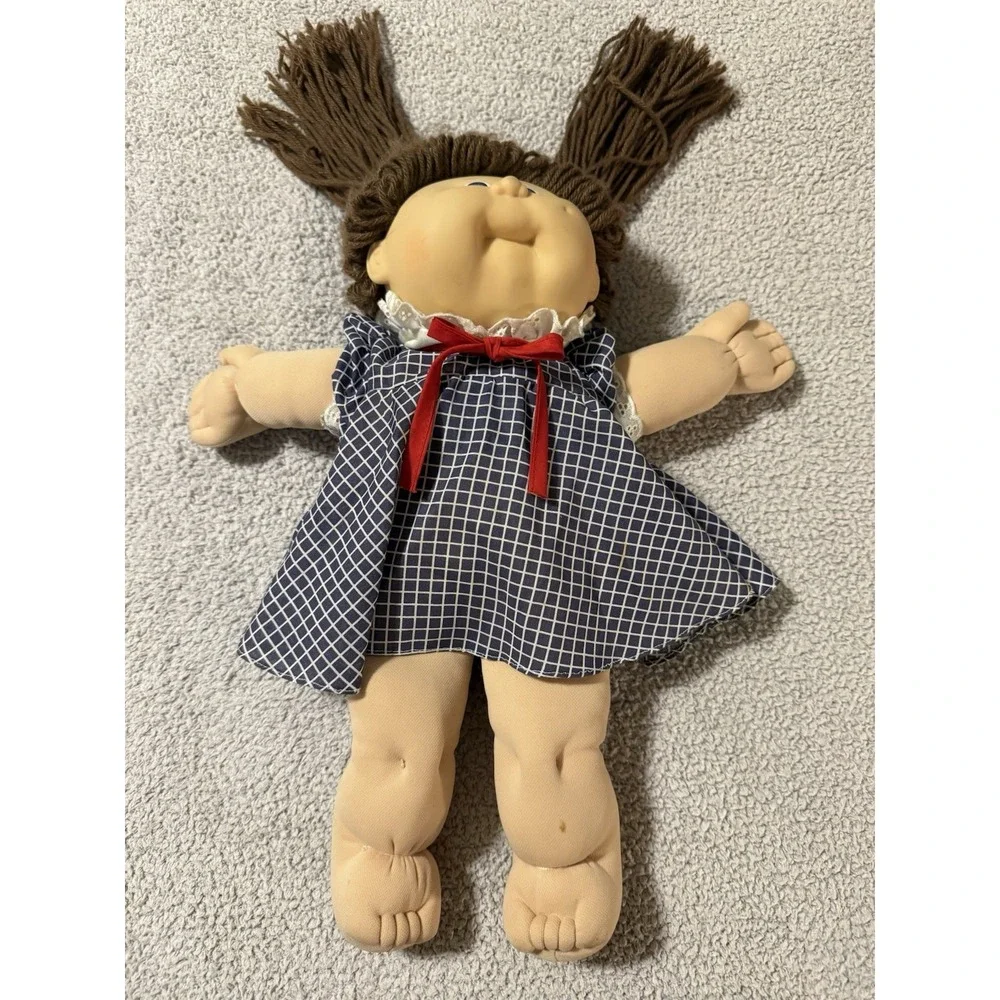 Vintage 1985 Cabbage Patch Kids Girl Doll Brown Hair Blue Eyes Blue Signature